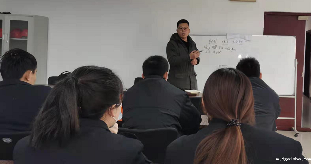 betvlctor伟德1946环保对客户进行反渗透日常维护、故障诊断技术培训